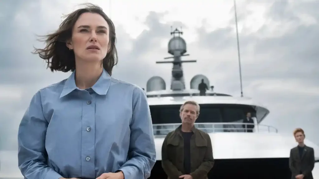 Kiera Knightley and Guy Pearce in The Woman in Cabin 10