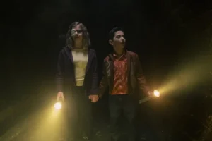 Matilda Lawler and Arian S. Cartaya in It: Welcome to Derry